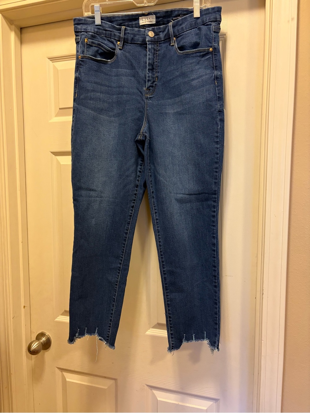 Nicole Miller Dark Blue Cropped Straight Jeans with Frayed Hem